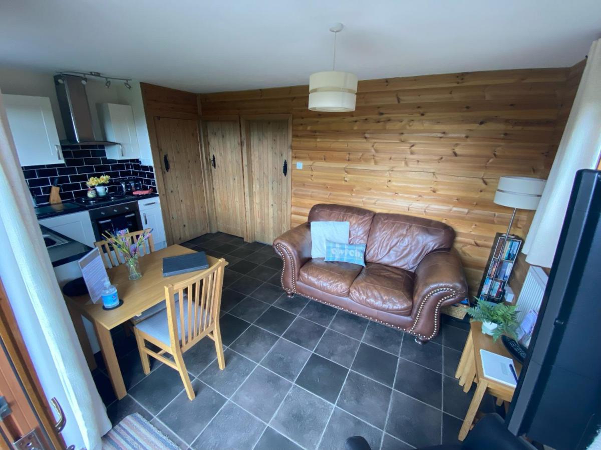 Swansea Log Cabin Pontardawe Экстерьер фото