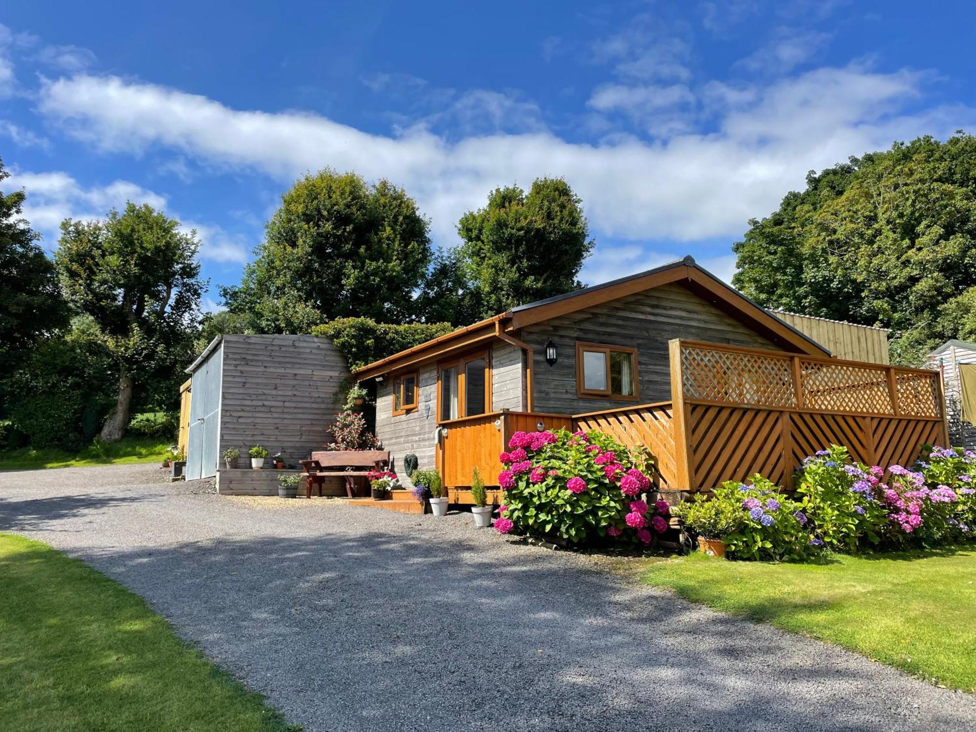 Swansea Log Cabin Pontardawe Экстерьер фото